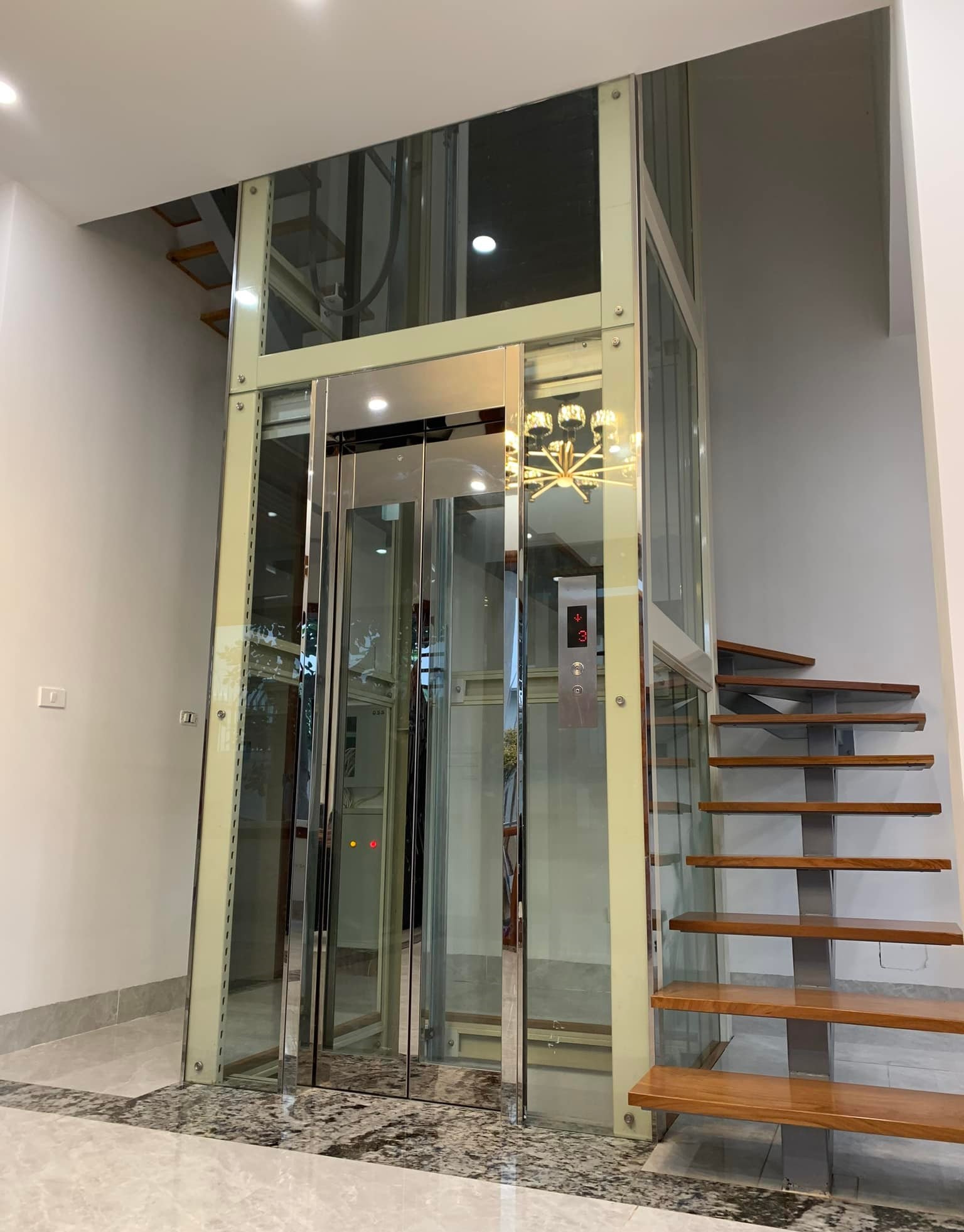 Giá thang máy gia đình liên doanh &#8211; Lựa chọn hoàn hảo cho ngôi nhà hiện đại